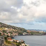 Charming House In With Sea View Santa Cruz (Madeira)