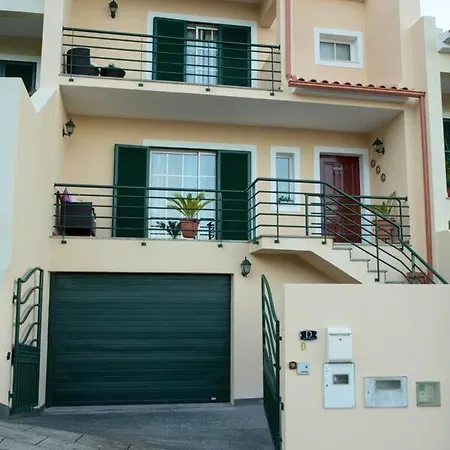 Charming House In With Sea View Ferienhaus Santa Cruz (Madeira)