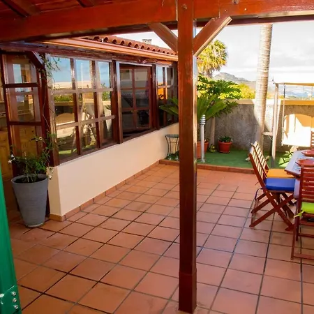 Dom wakacyjny Charming House In With Sea View