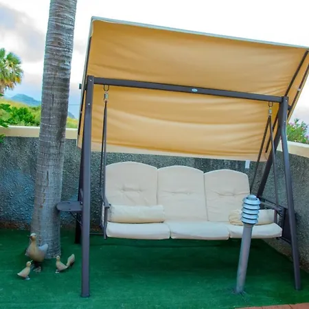 Charming House In With Sea View Ferienhaus