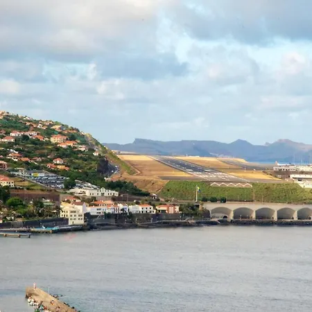 Charming House In With Sea View Nyaraló *