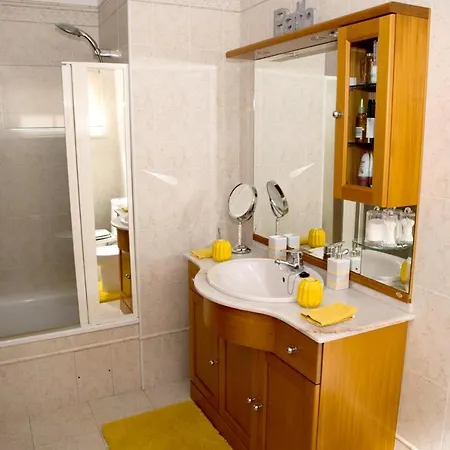 Vakantiehuis Charming House In With Sea View Santa Cruz (Madeira)