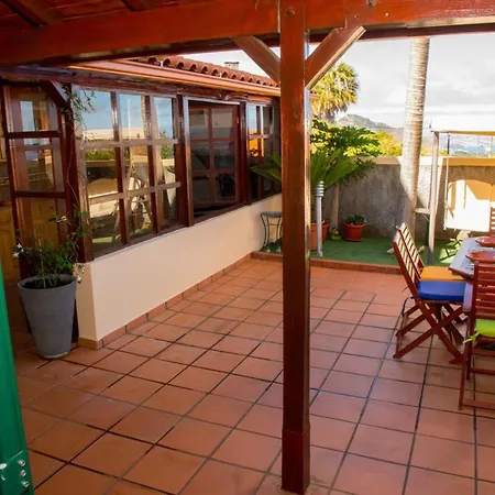 Charming House In With Sea View * Santa Cruz (Madeira)