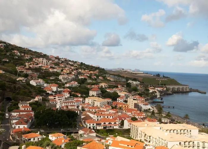 Charming House In With Sea View Santa Cruz (Madeira)