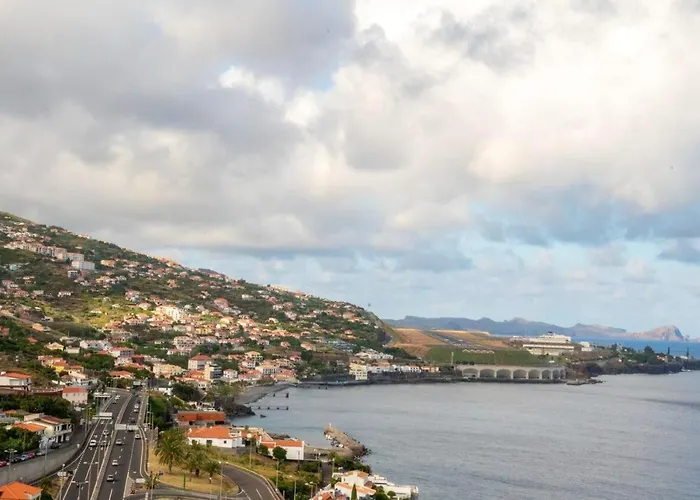 Charming House In With Sea View Santa Cruz (Madeira)